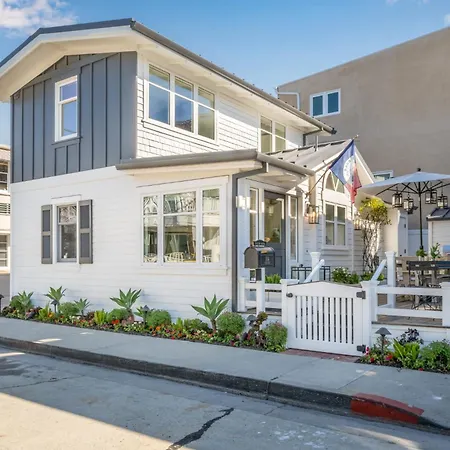 Balboa Island Gem With Patio & Beach Essentials